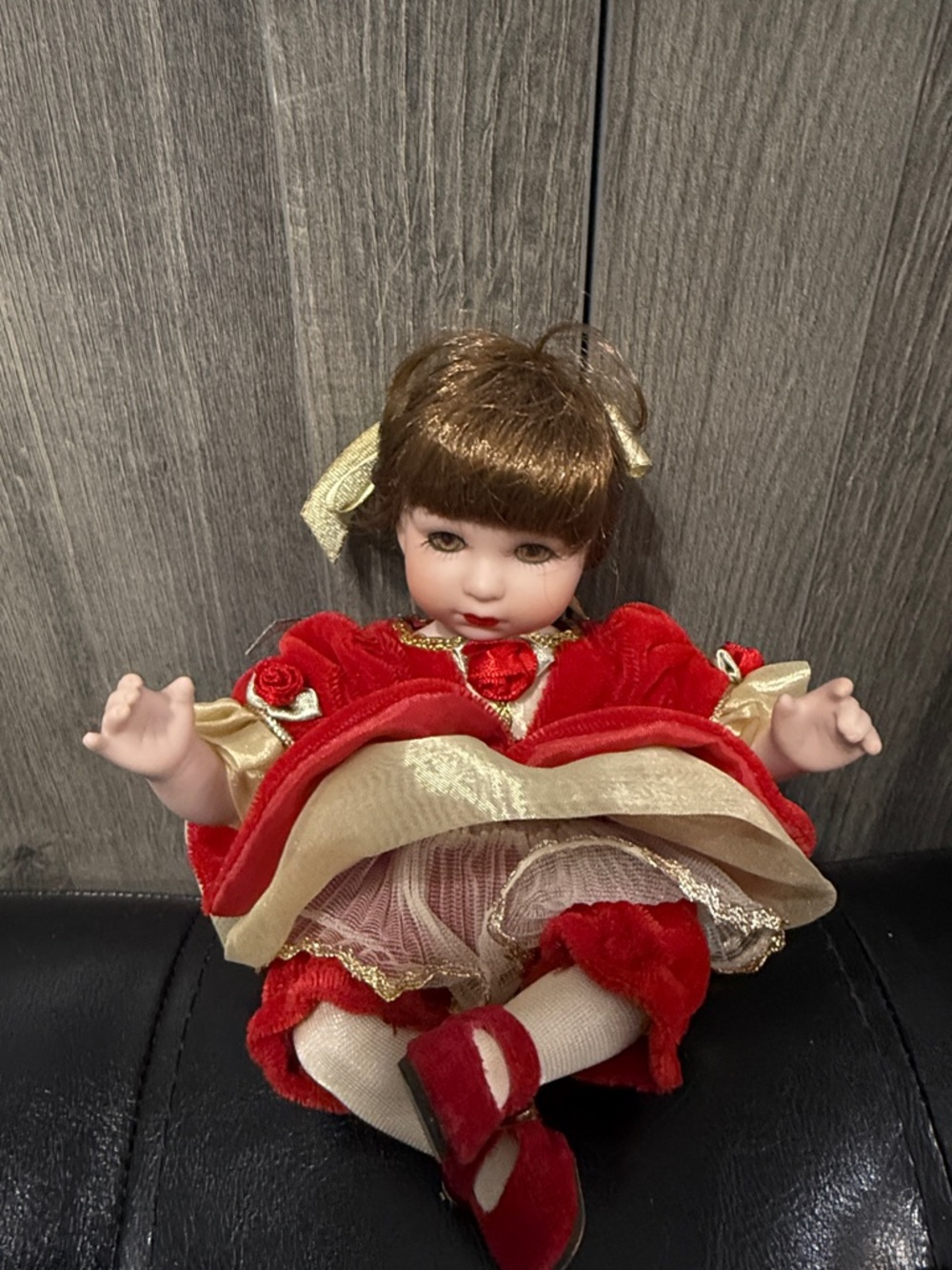 Vintage Marie Osmond Tiny Tots Disney's Christmas Baby Belle Porcelain Doll 2001